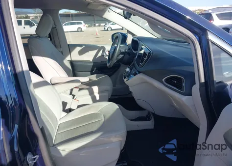 2018 Chrysler Pacifica Hybrid Touring Plus z USA, uszkodzony, nr VIN 2C4RC1H72JR332972